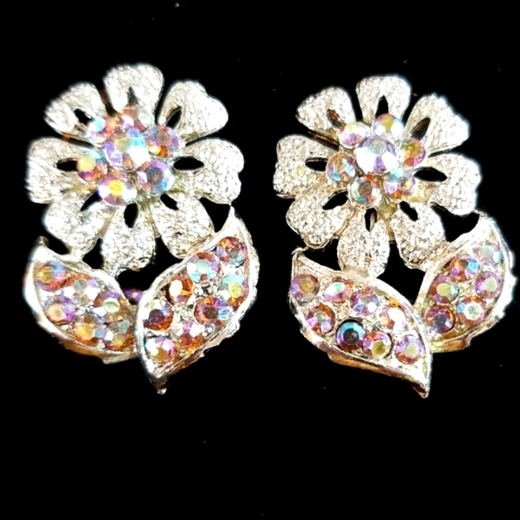 Vintage Mid Century AB Crystal Rhinestone Clip Earrings - Picture 5 of 11